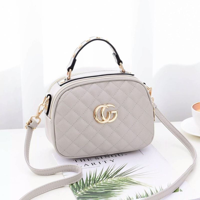 B0023 JKT IDR.162.000 MATERIAL PU SIZE L21.5XH16.5XW11CM WEIGHT 550GR COLOR BEIGE