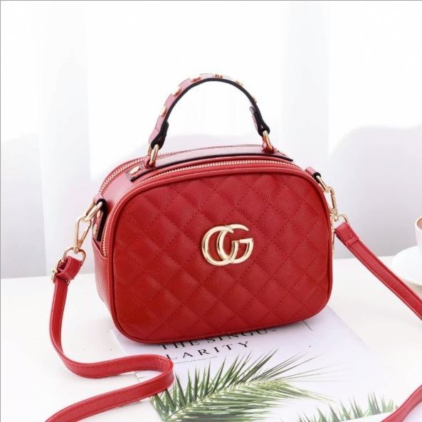 B0023 JKT IDR.162.000 MATERIAL PU SIZE L21.5XH16.5XW11CM WEIGHT 550GR COLOR RED