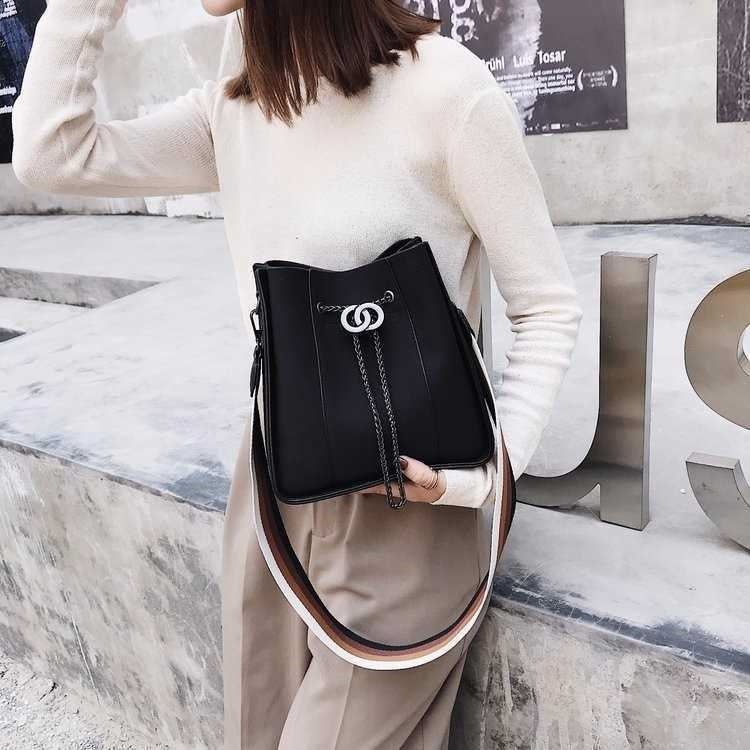 B0159 JKT IDR.196.000 MATERIAL PU SIZE L22XH23XW11.5CM WEIGHT 650GR COLOR BLACK