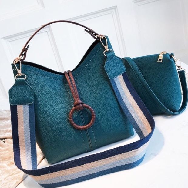 B02959 (2IN1) JKT IDR.192.000 MATERIAL PU SIZE L23XH25XW11CM WEIGHT 750GR COLOR BLUE