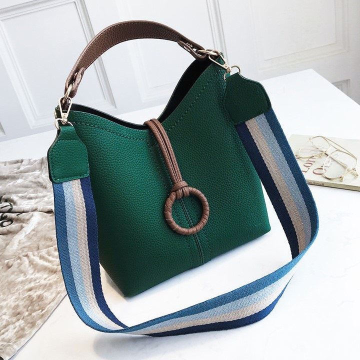 B02959 (2IN1) JKT IDR.192.000 MATERIAL PU SIZE L23XH25XW11CM WEIGHT 750GR COLOR GREEN