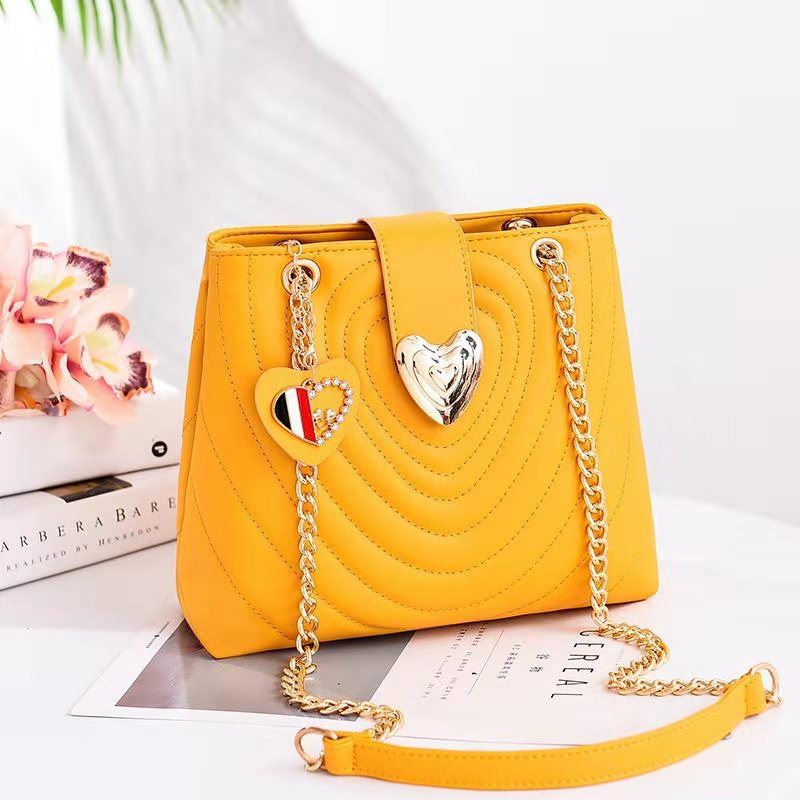 B0808 JKT IDR.163.000 MATERIAL PU SIZE L24.5XH22XW11.5CM WEIGHT 600GR COLOR YELLOW