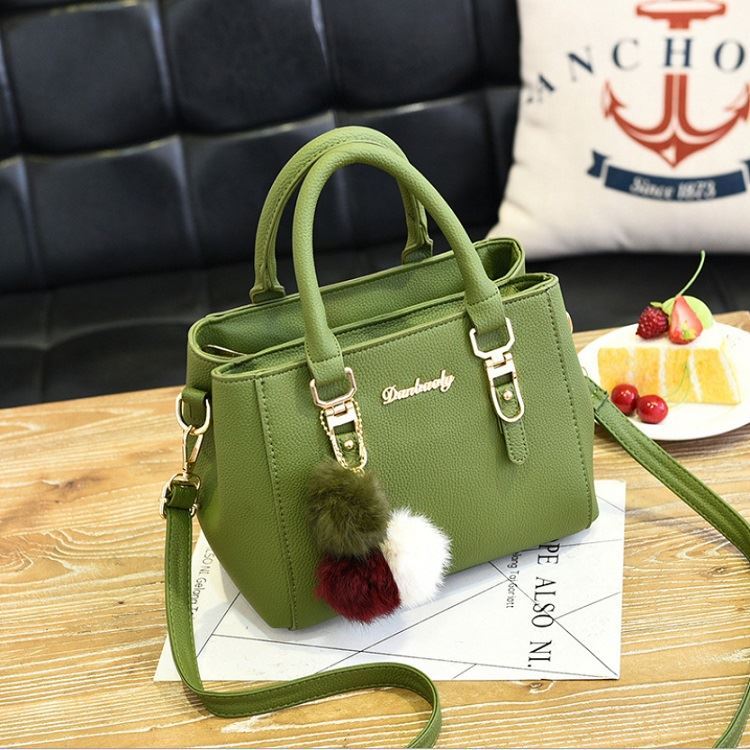 B1248 JKT IDR.173.000 MATERIAL PU SIZE L25XH18XW14CM WEIGHT 650GR COLOR GREEN