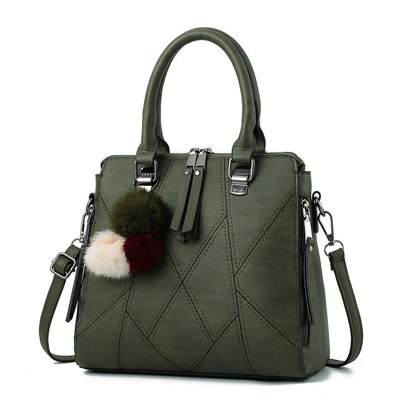 B1400 JKT IDR.184.000 MATERIAL PU SIZE L26XH25XW10CM WEIGHT 750GR COLOR GREEN
