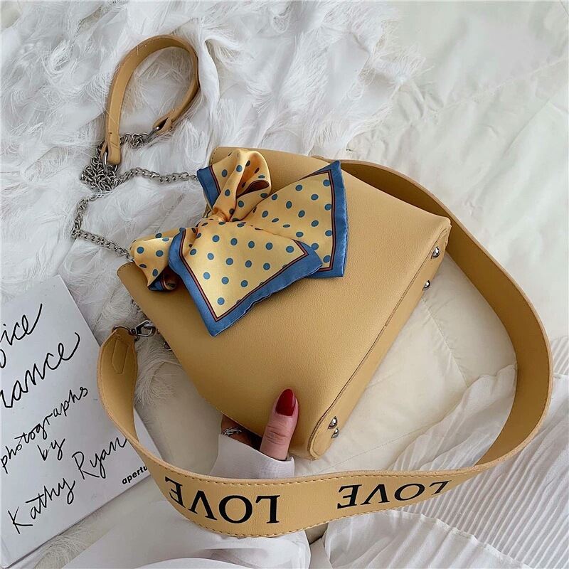 B15845 (2IN1) IDR.160.000 MATERIAL PU SIZE L21XH20XW11.5CM WEIGHT 600GR COLOR YELLOW