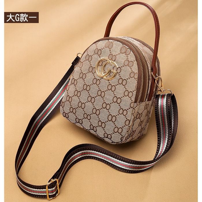 B1606B IDR.158.000 MATERIAL PU SIZE L13XH18XW8CM WEIGHT 250GR COLOR BROWNCG