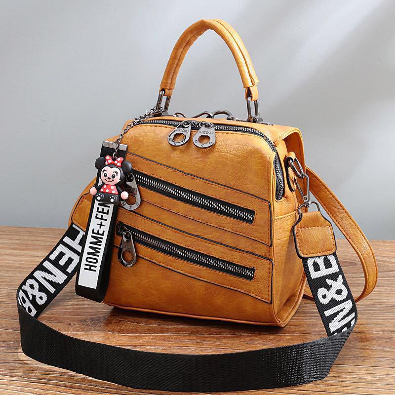 B1901 JKT IDR.172.000 MATERIAL PU SIZE L19.5XH20XW12CM WEIGHT 750GR COLOR BROWN