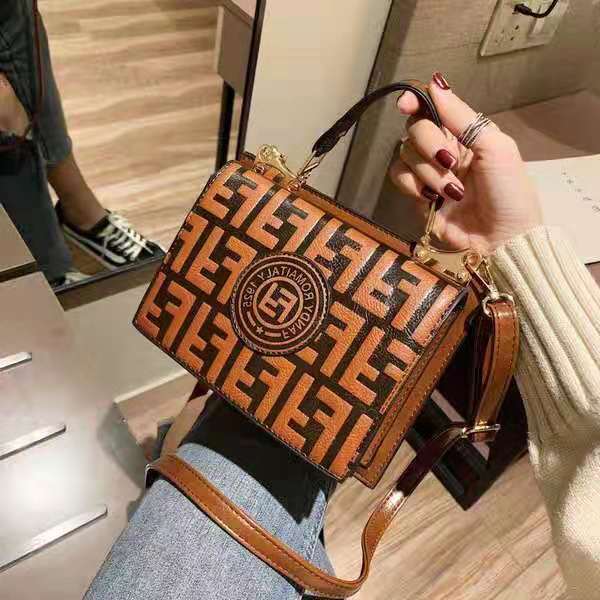 B25493 IDR.159.000 MATERIAL PU SIZE L18.5XH15.5XW10CM WEIGHT 650GR COLOR LIGHTBROWN