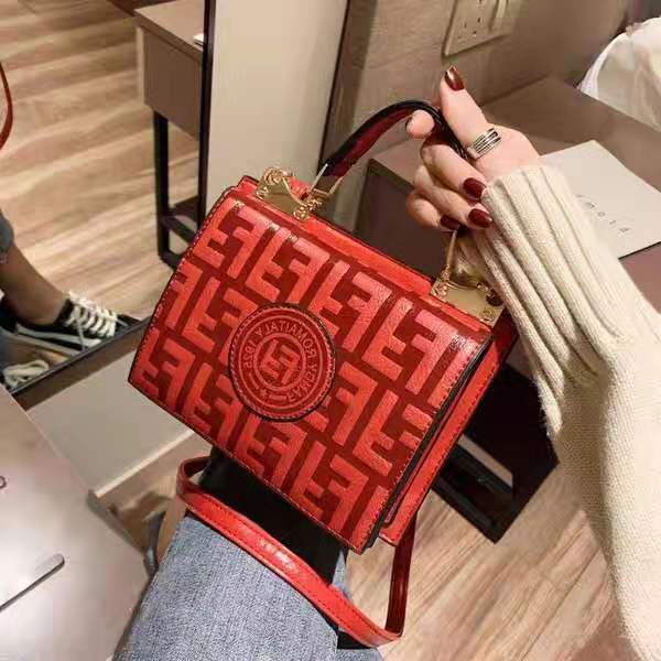 B25493 JKT IDR.159.000 MATERIAL PU SIZE L18.5XH15.5XW10CM WEIGHT 650GR COLOR RED
