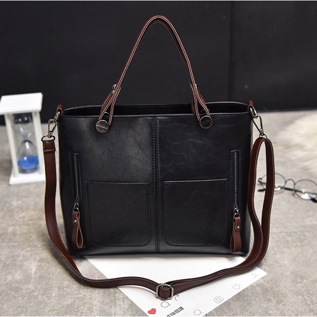 B335 JKT IDR.162.000 MATERIAL PU SIZE L31XH26XW12CM WEIGHT 650GR COLOR BLACK
