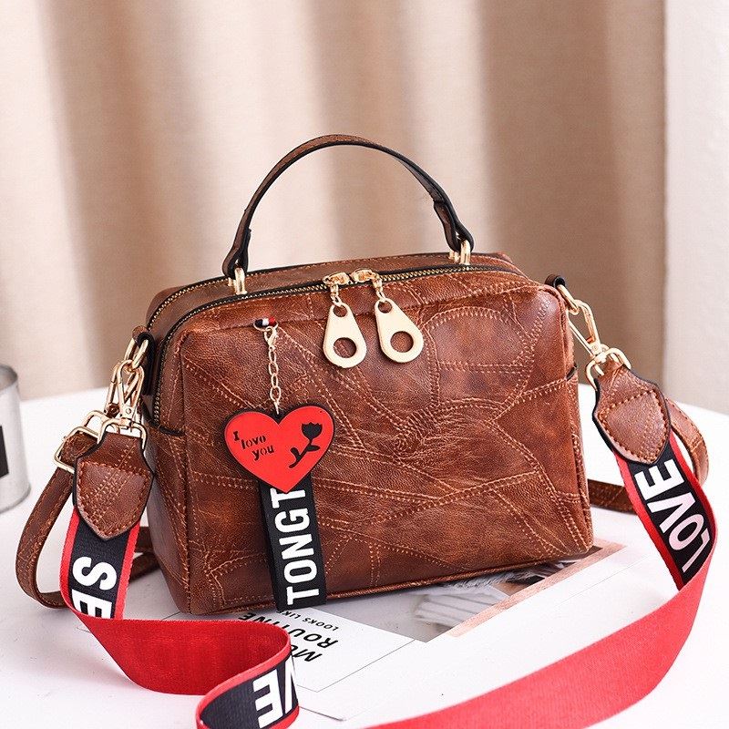 B6366 JKT IDR.170.000 MATERIAL PU SIZE L23XH16XW8CM WEIGHT 650GR COLOR BROWN