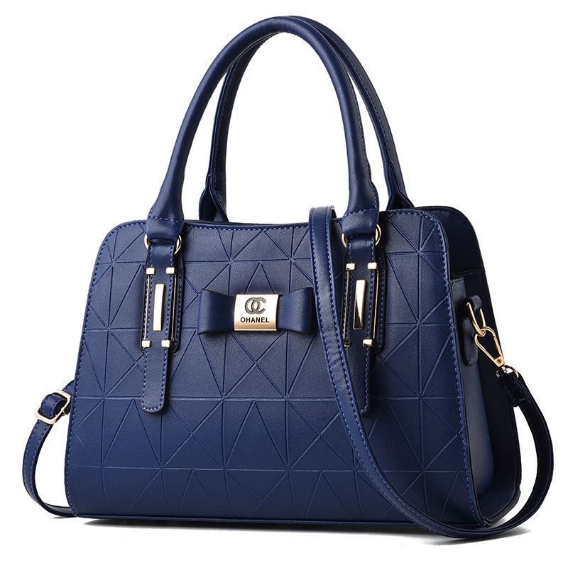 B6481 JKT IDR.167.000 MATERIAL PU SIZE L31XH22XW13CM WEIGHT 750GR COLOR BLUE