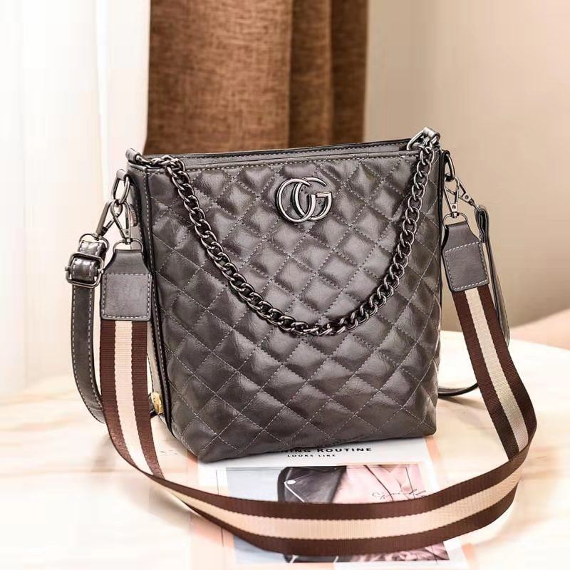 B6826 JKT IDR.182.000  MATERIAL PU SIZE L22XH24XW14CM WEIGHT 700GR COLOR GRAY