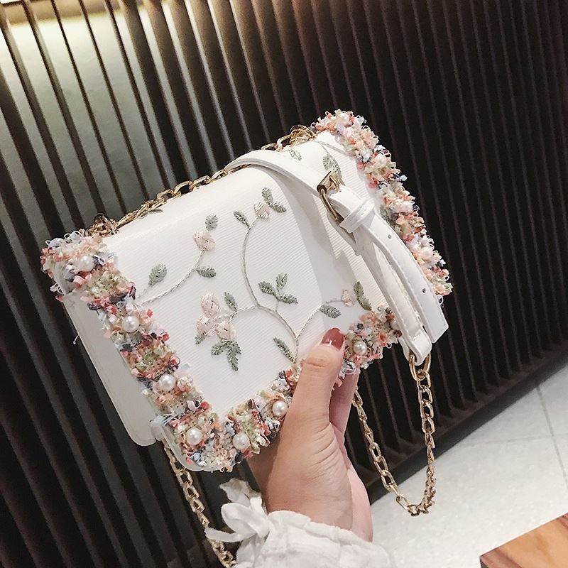 B81644 JKT IDR.150.000 MATERIAL PU SIZE L20XH13XW7CM WEIGHT 500GR COLOR WHITE