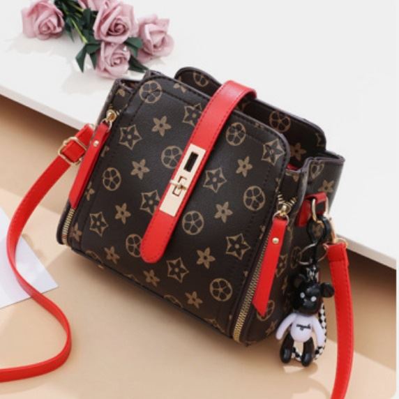 B88090 JKT IDR.162.000 MATERIAL PU SIZE L19.5XH18.5XW10CM WEIGHT 550GR COLOR 5STARRED