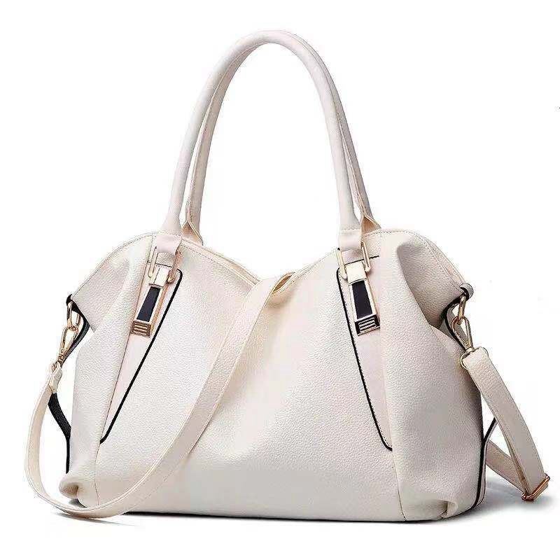B897 JKT IDR.160.000 MATERIAL PU SIZE L37XH23XW16CM WEIGHT 500GR COLOR WHITE