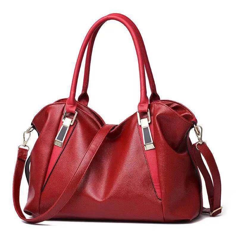 B897 JKT IDR.160.000 MATERIAL PU SIZE L37XH23XW16CM WEIGHT 500GR COLOR WINE