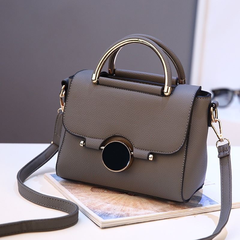 B9085 JKT IDR.176.000 MATERIAL PU SIZE L22XH16XW12CM WEIGHT 700GR COLOR DARKGRAY
