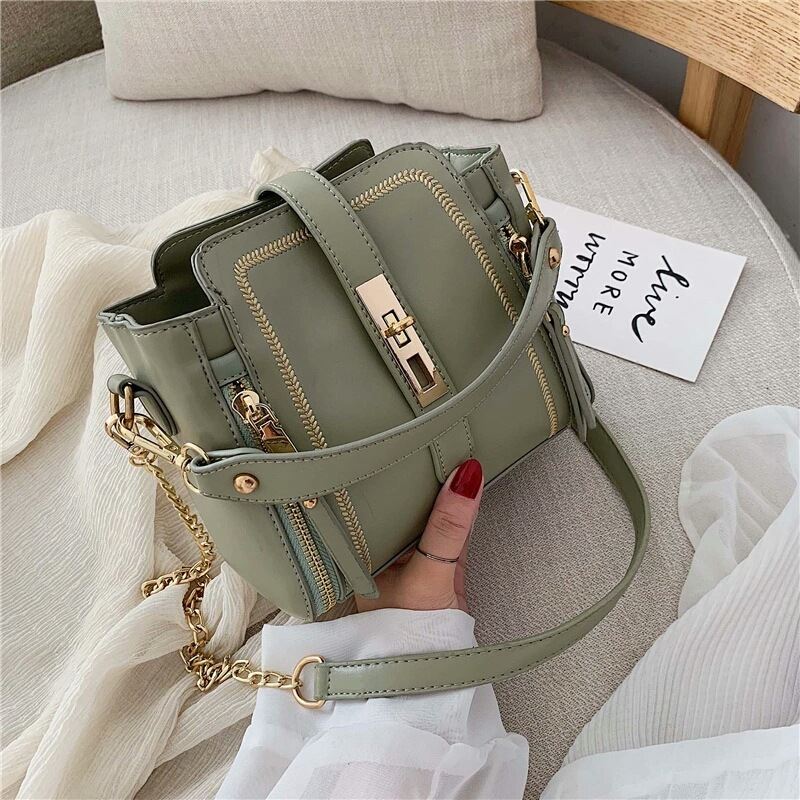 B9309 JKT IDR.178.000 MATERIAL PU SIZE L19XH17XW11CM WEIGHT 500GR COLOR GREEN