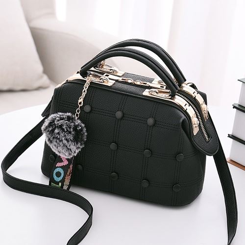 B99663 JKT IDR.183.000 MATERIAL PU SIZE L25XH16XW13CM WEIGHT 700GR COLOR BLACK