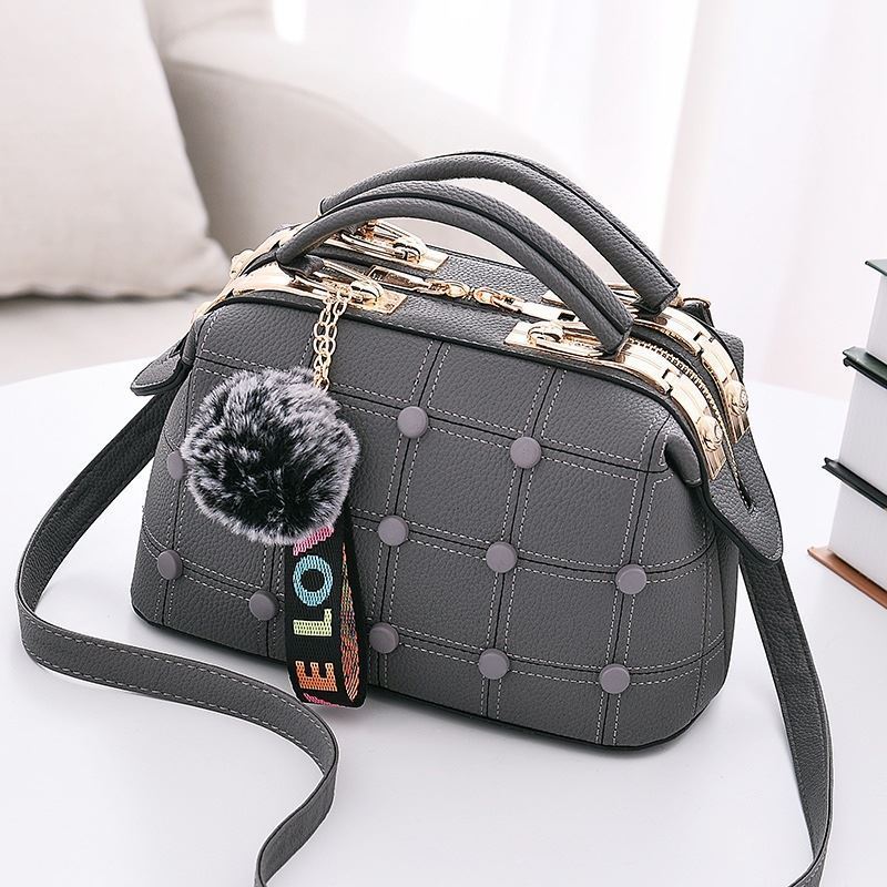 B99663 JKT IDR.183.000 MATERIAL PU SIZE L25XH16XW13CM WEIGHT 700GR COLOR GRAY