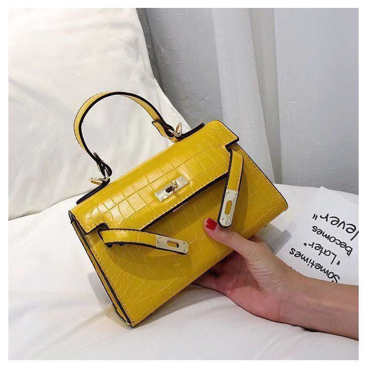 BTH125452 JKT IDR.80.000 MATERIAL PU SIZE L20.5XH15XW8.5CM WEIGHT 550GR COLOR YELLOW