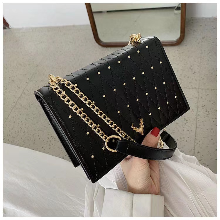 BTH125492 IDR.75.000 MATERIAL PU SIZE L21.5XH15XW7CM WEIGHT 600GR COLOR BLACK