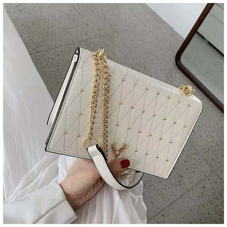 BTH125492 IDR.75.000 MATERIAL PU SIZE L21.5XH15XW7CM WEIGHT 600GR COLOR WHITE