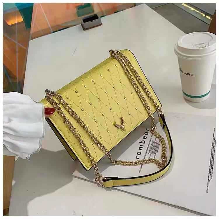 BTH125492 IDR.75.000 MATERIAL PU SIZE L21.5XH15XW7CM WEIGHT 600GR COLOR YELLOW