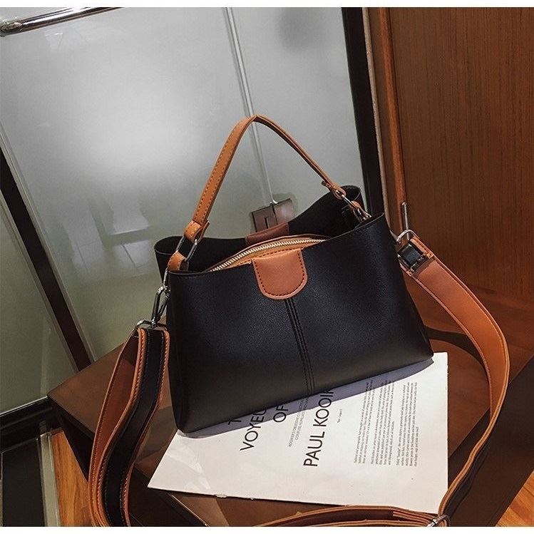 BTH8088 JKT IDR.70.000 MATERIAL PU SIZE L27XH17XW10CM WEIGHT 550GR COLOR BLACK
