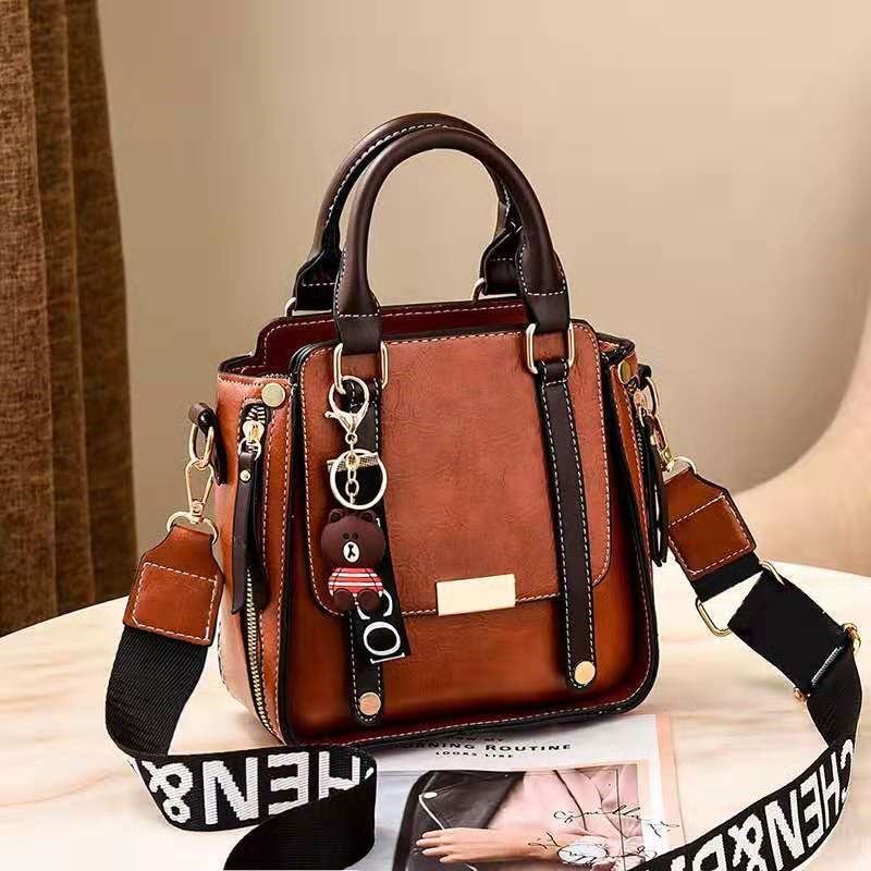 BTH8491 JKT IDR.85.000 MATERIAL PU SIZE L21XH21XW11CM WEIGHT 650GR COLOR BROWN