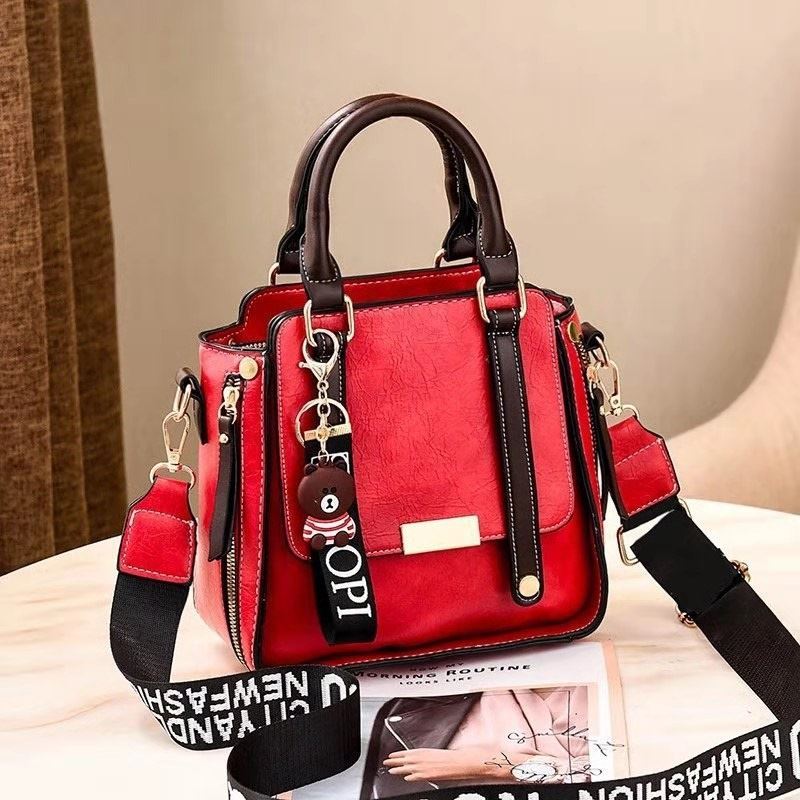 BTH8491 JKT IDR.85.000 MATERIAL PU SIZE L21XH21XW11CM WEIGHT 650GR COLOR RED