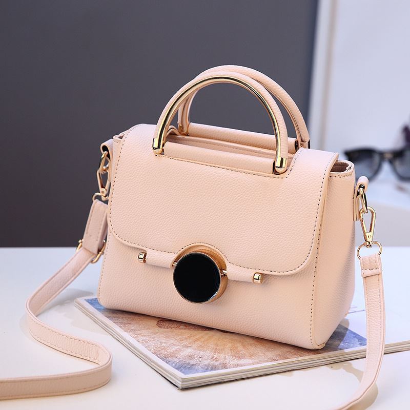 BTH9085 JKT IDR.83.000 MATERIAL PU SIZE L22XH16XW12CM WEIGHT 700GR COLOR BEIGE