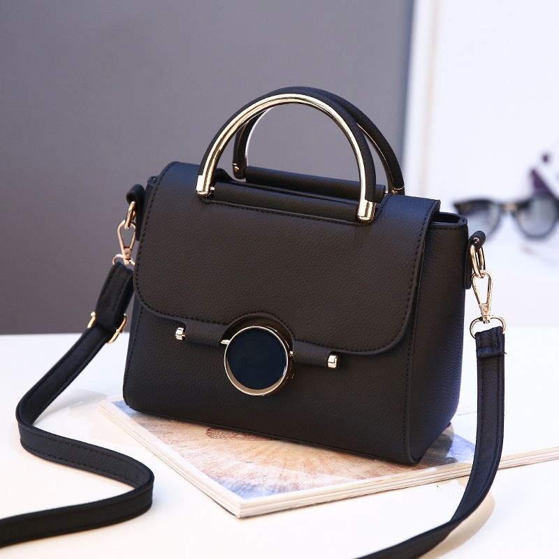 BTH9085 JKT IDR.83.000 MATERIAL PU SIZE L22XH16XW12CM WEIGHT 700GR COLOR BLACK