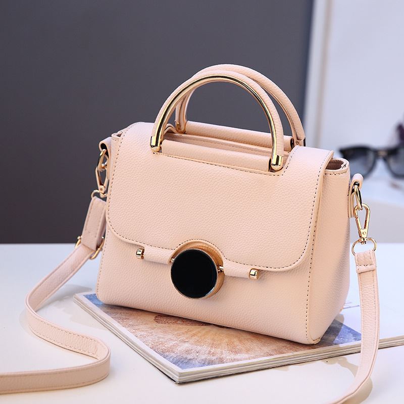 BTH9085 JKT IDR.95.000 MATERIAL PU SIZE L22XH16XW12CM WEIGHT 700GR COLOR BEIGE
