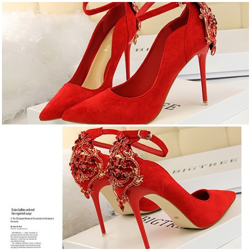 JSH17175 IDR.130.000 MATERIAL SUEDE HEEL 10.5CM COLOR RED WEIGHT 900GR SIZE 35