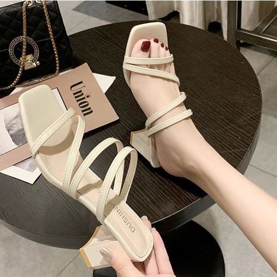 JSH19308 IDR.70.000 MATERIAL PU HEEL 6 CM COLOR WHITE WEIGHT 700GR SIZE 39,40