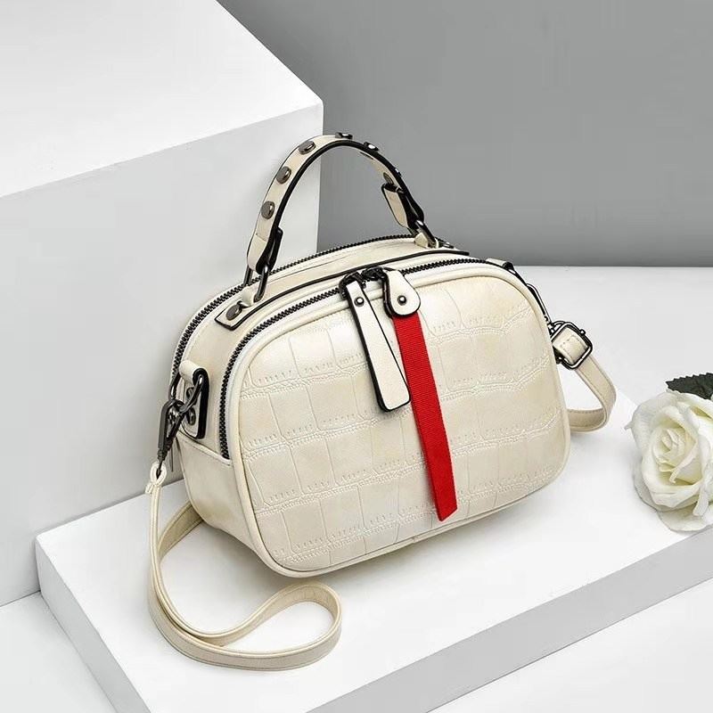 JT0030 IDR.165.000 MATERIAL PU SIZE L20XH16XW10CM WEIGHT 500GR COLOR BEIGE