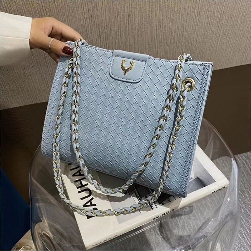 JT01049 IDR.170.000 MATERIAL PU SIZE L26XH21XW10CM WEIGHT 600GR COLOR BLUE