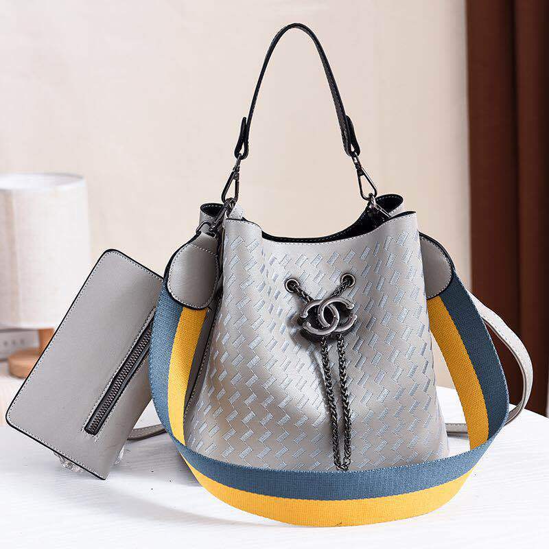 JT01692 (2IN1) IDR.195.000  MATERIAL PU SIZE L23XH24XW14CM WEIGHT 800GR COLOR GRAY
