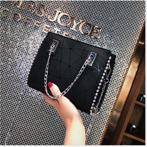 JT01747 IDR.155.000 MATERIAL PU SIZE L19XH16XW6CM WEIGHT 500GR COLOR BLACK