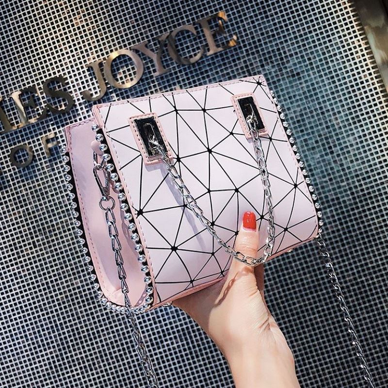 JT01747 IDR.165.000  MATERIAL PU SIZE L19XH16XW6CM WEIGHT 500GR COLOR PINK