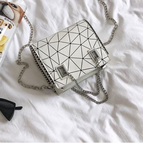 JT01747 IDR.170.000 MATERIAL PU SIZE L19XH16XW6CM WEIGHT 500GR COLOR WHITE
