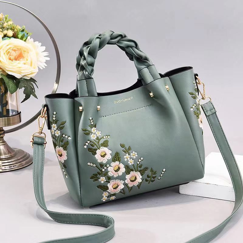 JT01875 IDR.187.000 MATERIAL PU SIZE L22XH20XL12CM WEIGHT 800GR COLOR GREEN