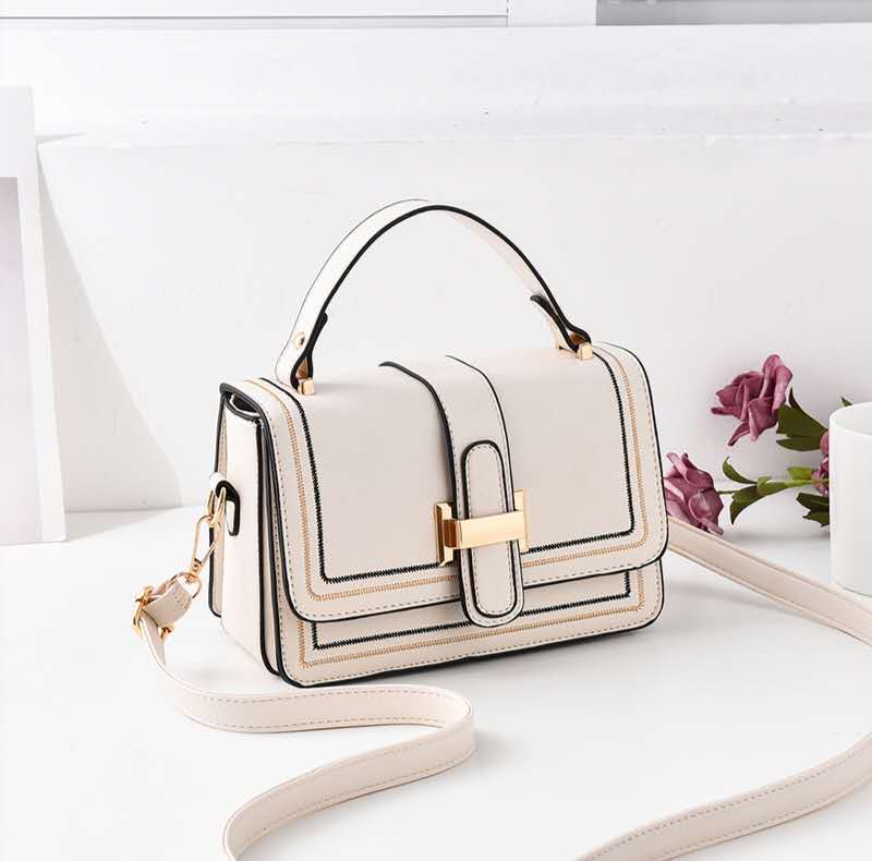 JT0188 IDR.173.000 MATERIAL PU SIZE L21XH13XW11CM WEIGHT 400GR COLOR BEIGE