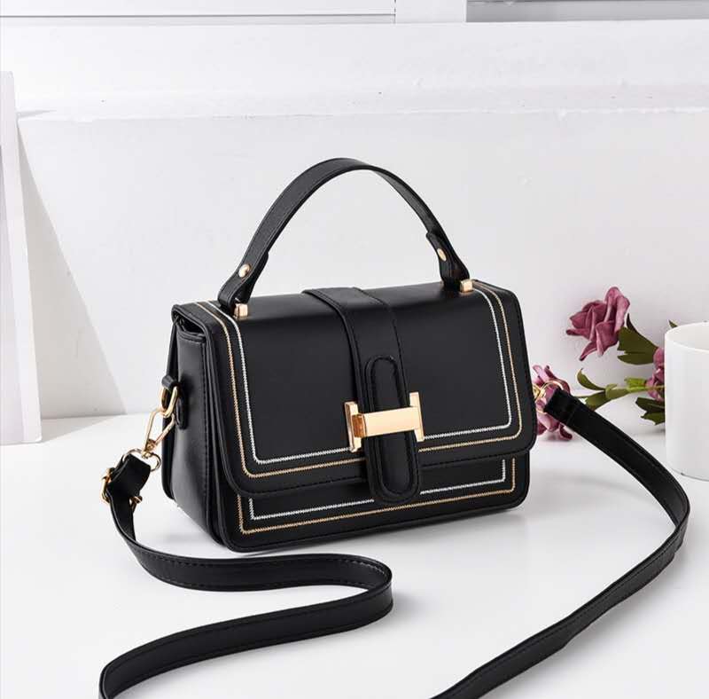 JT0188 IDR.173.000 MATERIAL PU SIZE L21XH13XW11CM WEIGHT 400GR COLOR BLACK
