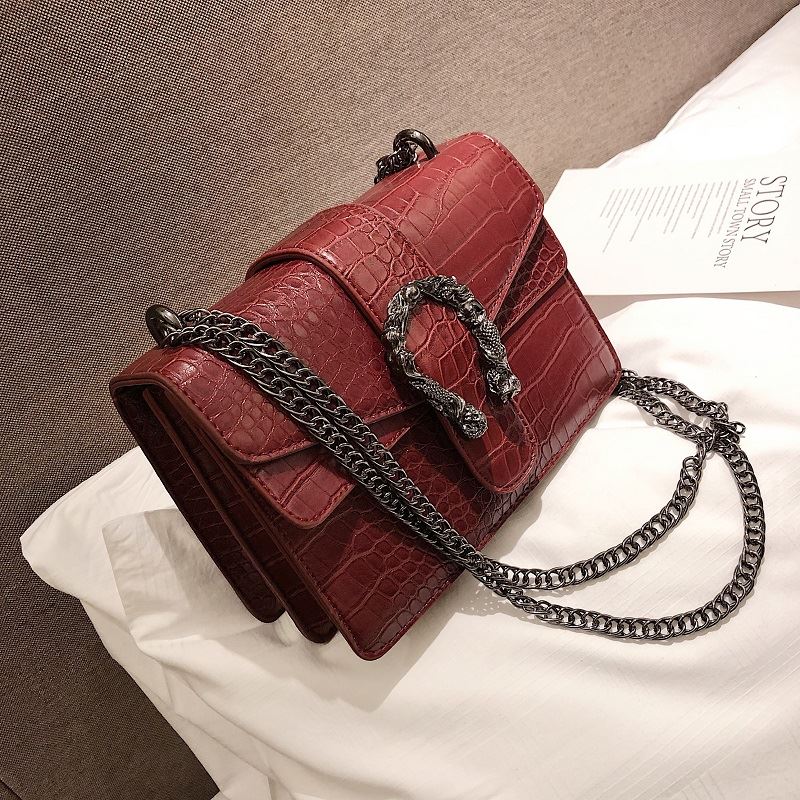 JT0193 IDR.174.000 MATERIAL PU SIZE L22XH15XW10CM WEIGHT 750GR COLOR RED