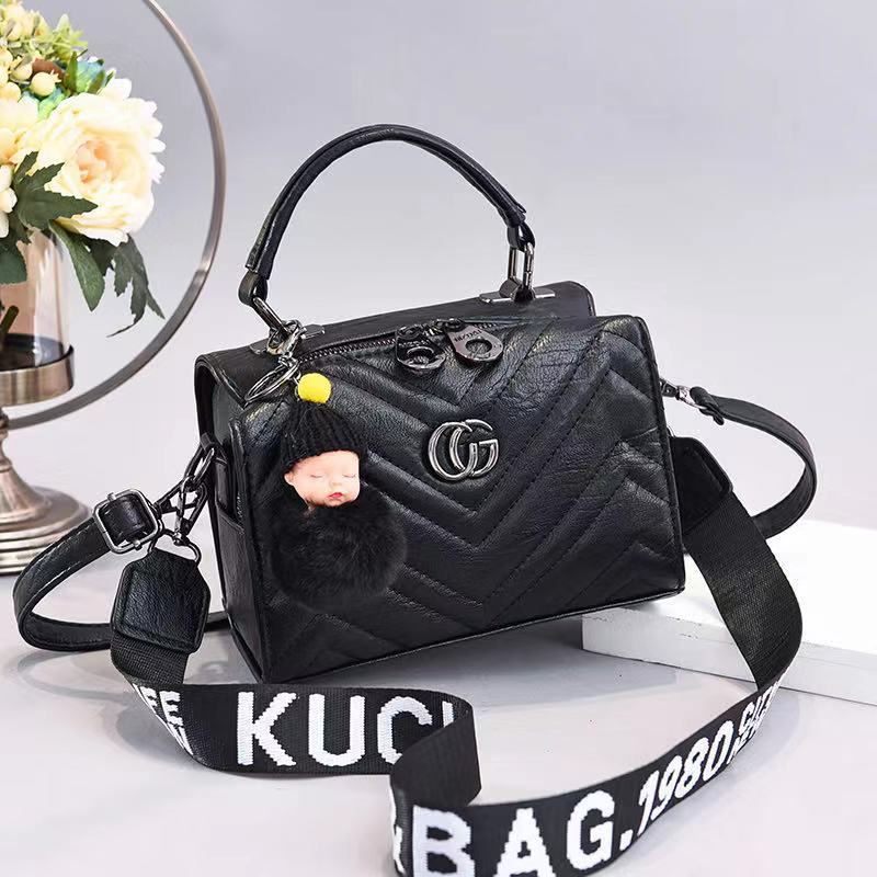 JT0201 IDR.172.000 MATERIAL PU SIZE L21XH15XW14CM WEIGHT 550GR COLOR BLACK