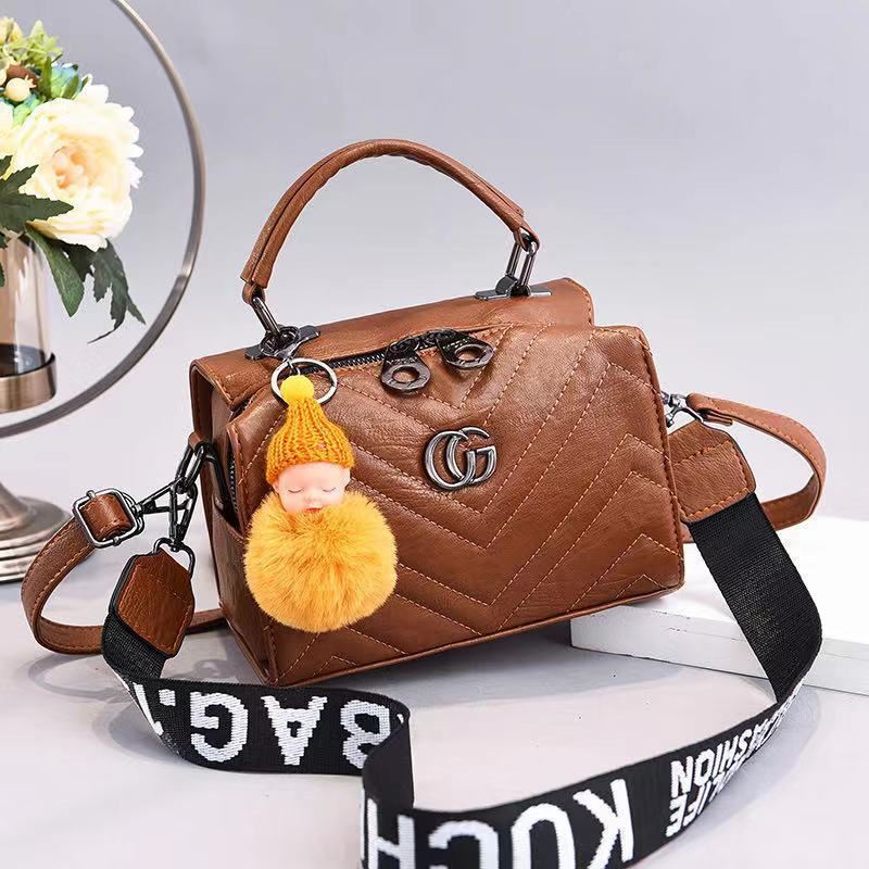 JT0201 IDR.172.000 MATERIAL PU SIZE L21XH15XW14CM WEIGHT 550GR COLOR KHAKI