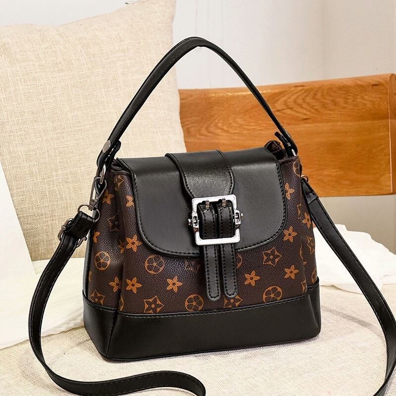 JT0216 IDR.180.000 MATERIAL PU SIZE L23XH19XW11CM WEIGHT 650GR COLOR BLACKFLOWER